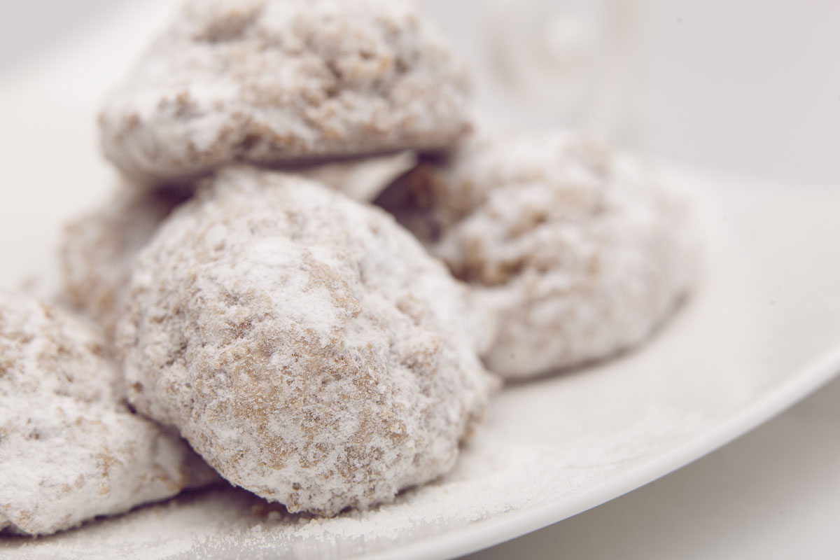 Our Favorite Holiday Recipes: Polvorones – Mexican Wedding Cookies